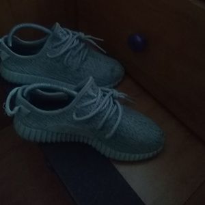 Yeezy 350 moonrocks